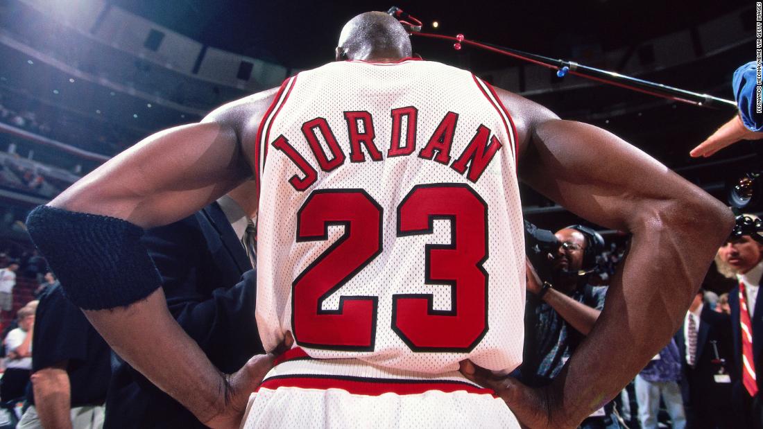 L’Ère Michael Jordan : L’Impact d’un Icône du Basketball