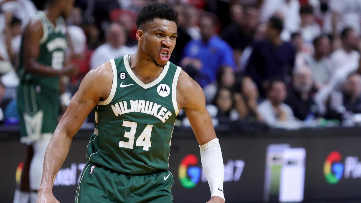 L’Épopée de Giannis Antetokounmpo : Du Modeste au Majestueux